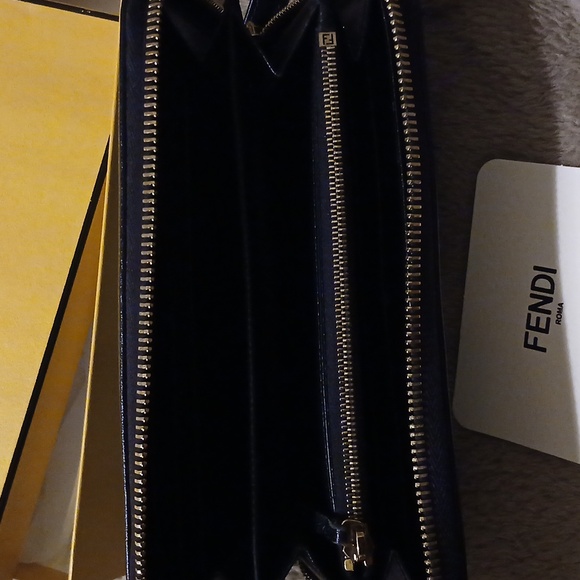 💯% Authentic FENDI Wallet - Picture 4 of 8